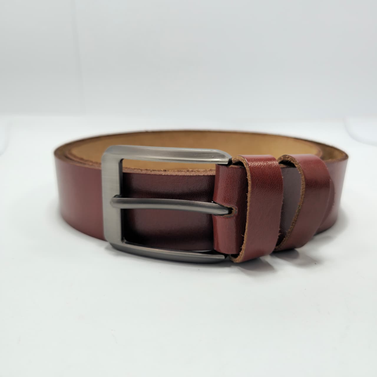 Premium cow leather lamino belt – made to look sharp and stay strong for years