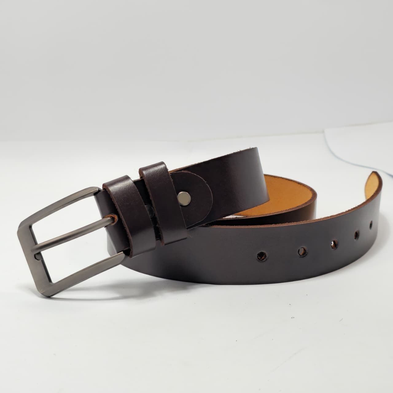 Premium cow leather lamino belt – made to look sharp and stay strong for years