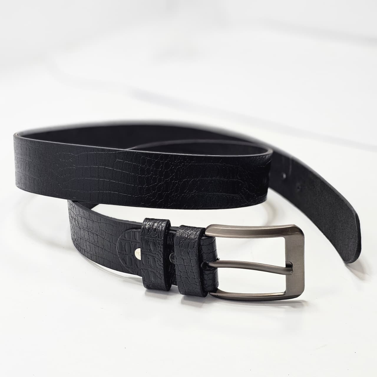 Crocodile Texture Elegance-Turn every outfit into a statement with our premium crocodile finish belt.