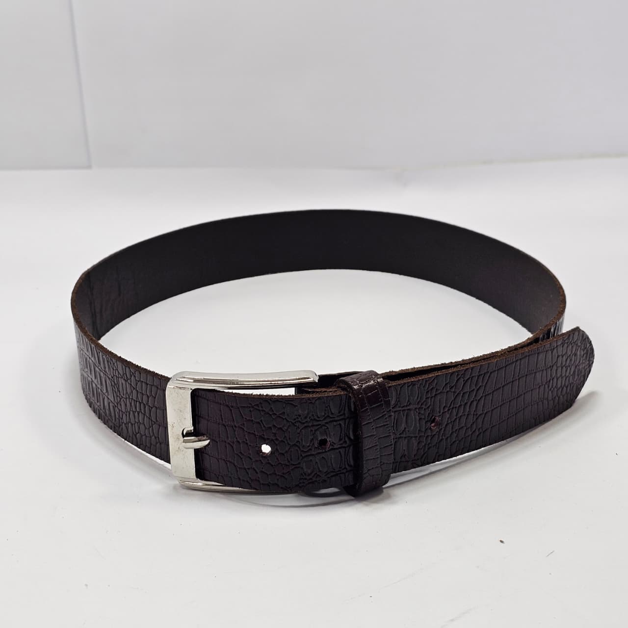 Crocodile Texture Elegance-Turn every outfit into a statement with our premium crocodile finish belt.