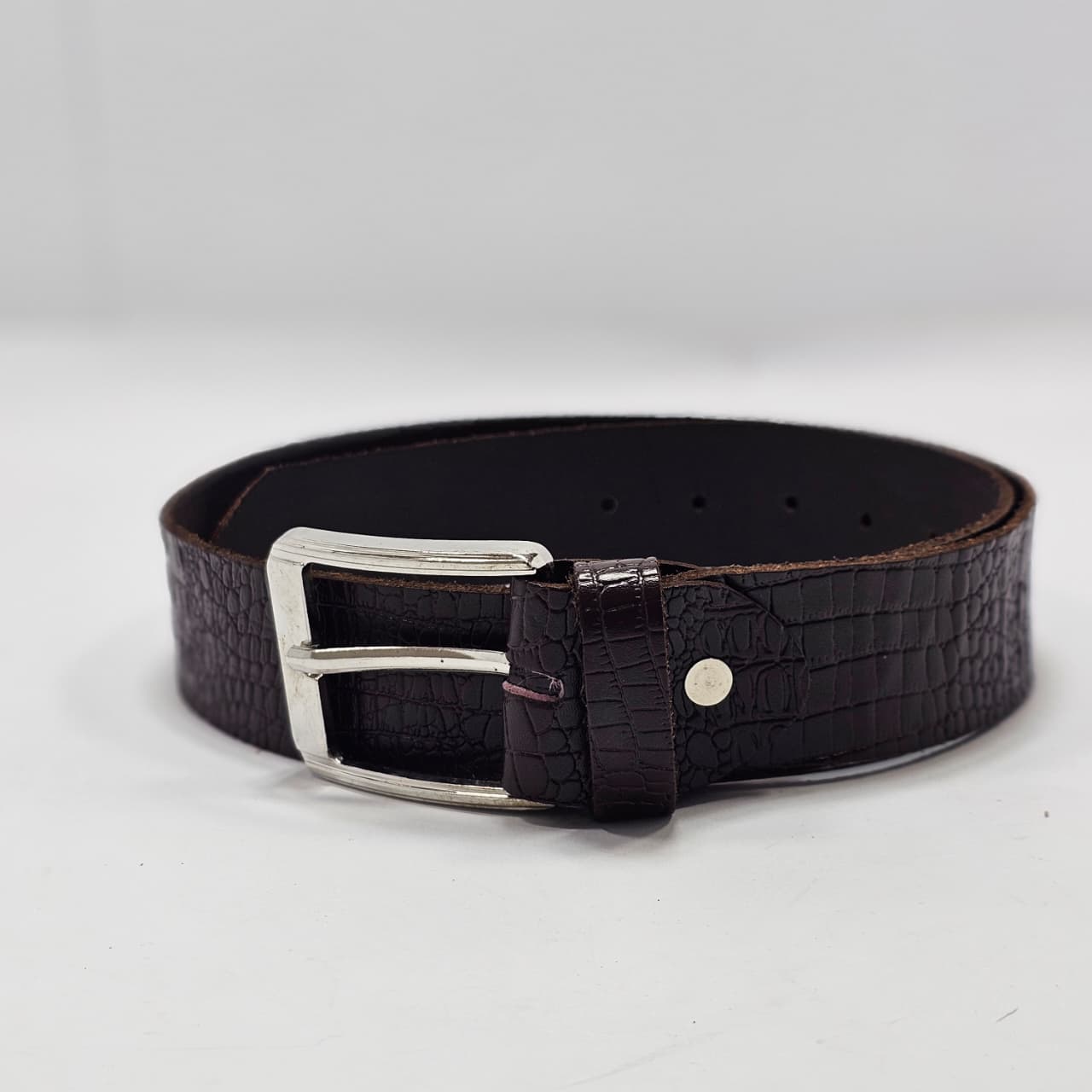 Crocodile Texture Elegance-Turn every outfit into a statement with our premium crocodile finish belt.