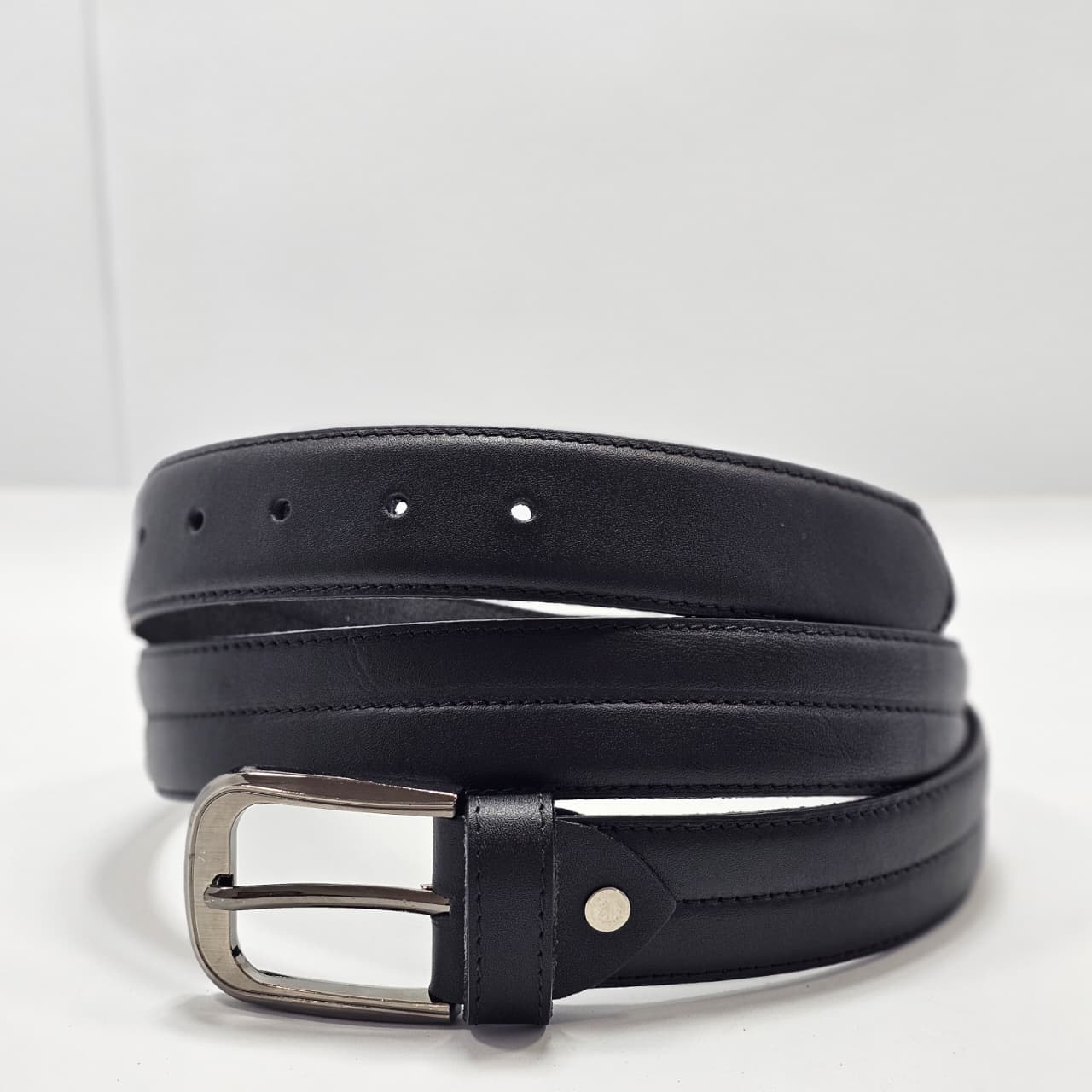 Majestic Belt – Wear the Crown of Style Premium leather, timeless design, and unmatched durability.